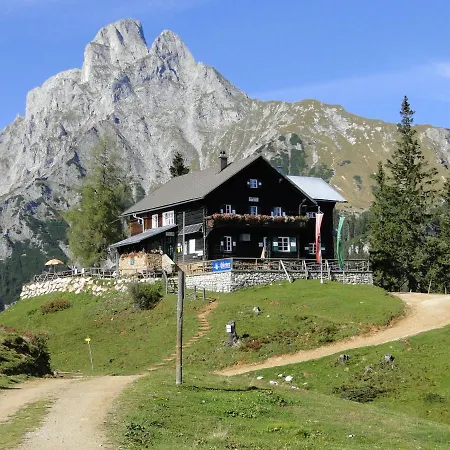 Chalet In Near Ski Area * Hohentauern